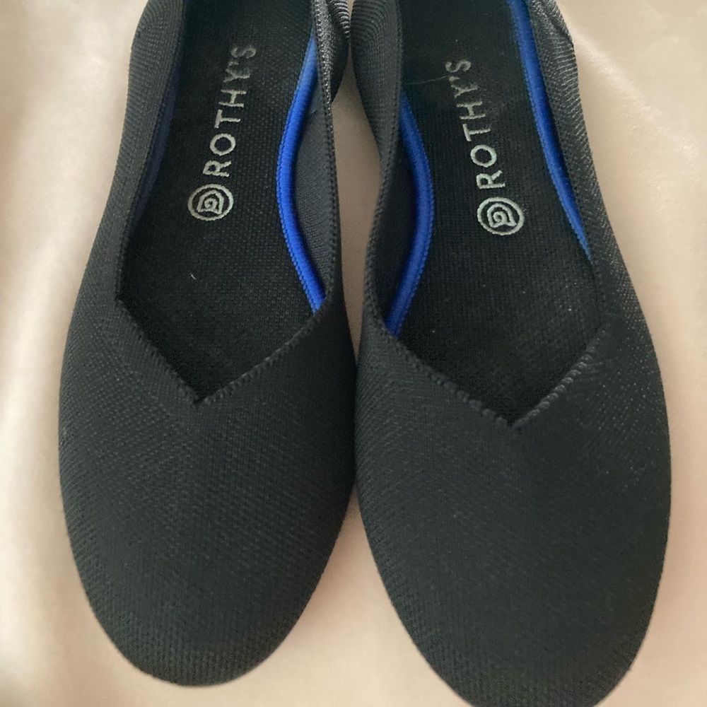 Rothy’s 10.5 black flat.